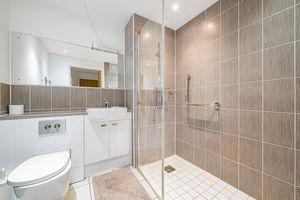 Shower room- click for photo gallery